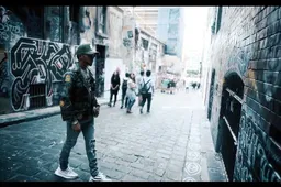 Video: Hamilton ontdekt het straatleven van Melbourne