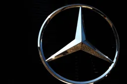Mercedes deelt online tik uit aan Red Bull: 'Is dit de officiële reactie?'