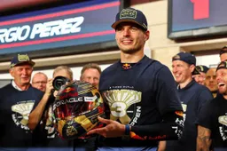 Verstappen vince in Qatar mentre Hamilton è fuori al primo giro