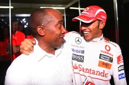 Hamilton tekent bij: Van gebrekkige kart naar het machtige Mercedes