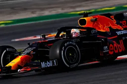 Verstappen kan zijn lach niet bedwingen: ''Het is net een ijsbaan''
