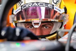 Verstappen prepares for 2022 Formula 1 season in simulator