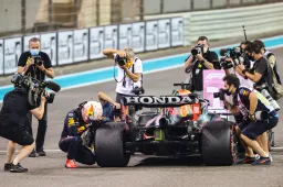 ¿Los títulos de Verstappen valen menos? Prost debería recordar los suyos