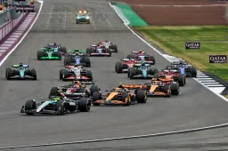 Russell espera brigar pelo título com a Red Bull e Verstappen em 2025