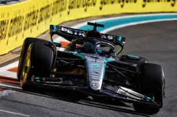 Mercedes-coureur neemt wereldberoemde ster mee op circuit in Miami