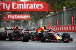 Ricciardo dice la sua sull'incidente con Verstappen di Baku 2018