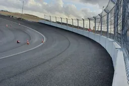 Werk bij Zandvoort gaat door: Racetoren heeft een nieuw kleurtje
