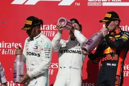 Doornbos ziet Verstappen ontsnappen aan nog meer schade: "Door oog van de naald"