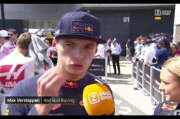 Verstappen na de kwalificatie Silverstone voor de camera van Ziggo