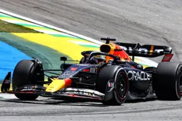 Russell wint de sprintrace, Verstappen slechts vierde na contact met Sainz
