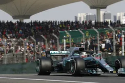 Hamilton breaks record with P4 in China