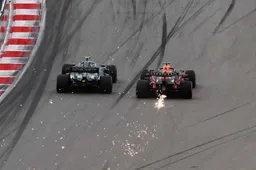 Hamilton wint na spectaculaire slotfase, Verstappen verrast met P2