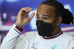 Hamilton wijst op onervarenheid van Verstappen: 'Lang geen titel gewonnen'