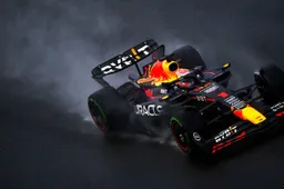 Verstappen rekent af met Piastri in F1-sprintrace op nat Spa-Francorchamps