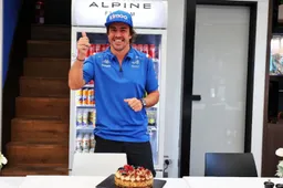 Alonso wil niets weten van geruchten: 'Het nieuws gaat over Sebastian'