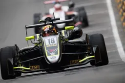 WATCH: Near miss for Ferrari youth driver in Macau!