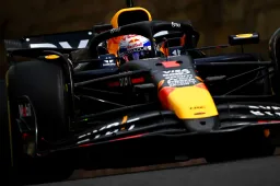 Verstappen moet halve seconde toegeven op Perez in VT2 Baku, Leclerc snelst