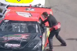 NASCAR: pilotos saem no soco após acidente