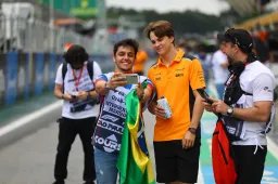 Zo ontspande Piastri na Silverstone: 'Kipnuggets eten in een wegrestaurant'