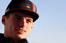 Verstappen klaagt: "Het is steeds hetzelfde team waar het bij gebeurt"