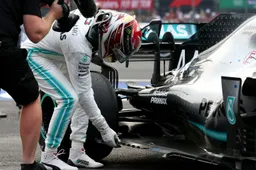 Hamilton verloor volgens Mercedes 'zeven seconden' na touché met Verstappen