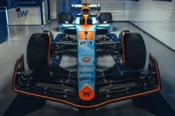 Williams arrives with new livery and race suits for GP Singapore