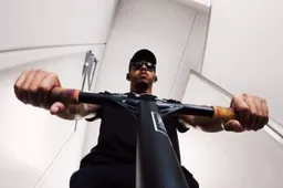 Een dag uit het leven van (de step van) Lewis Hamilton