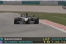 Kimi Raikkonen pakt overtuigend zijn allereerste overwinning in 2003!