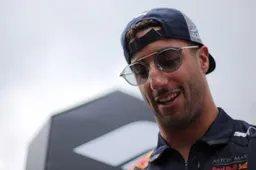 Ricciardo: "They're really throwing some uppercuts at me"