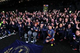 Red Bull Racing se burla en un mensaje navideño