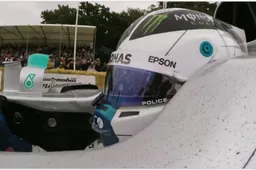 KIJKEN Onboards Bottas in Mercedes W08 bij Goodwood Festival