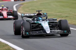 F1 LIVE | Can Russell win the British Grand Prix from pole?