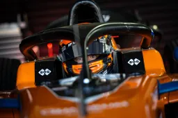 Antonelli éliminé dans la course principale de F2 au Qatar en raison d'un incident dans la voie des stands avec Verschoor