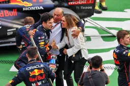 Pérez' Vater vergleicht ihn mit F1-Ikonen: "Er verdient es, wie ein Großer abzutreten".