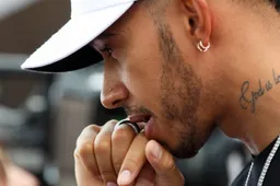 Lewis Hamilton jubelend over pole op 'Monaco aan de steroïden"