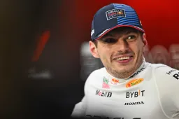Verstappen sorprende gli organizzatori gareggiando al coperto nella simulazione di beneficenza