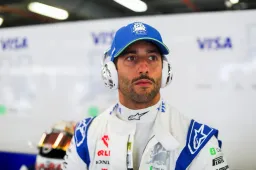 Ricciardo cerca di nuovo la colpa altrove e mette i meccanici al lavoro