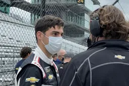 Veekay moet door operatie de volgende IndyCar-race aan zich voorbij laten gaan