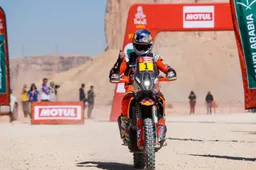 LIVE | Dakar Rally etappe 8: Loeb wacht tevergeefs op assistentie en geeft op