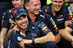 Perez congratulates Verstappen on win after finish: "Well done to Max"