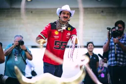 F1 in America gets crazier: From stick-on moustache to cowboy hat