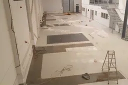 Video: Binnenkijken in de verlaten fabriek van Caterham F1