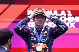 Verstappen praticamente impecável na China; Stroll o palhaço