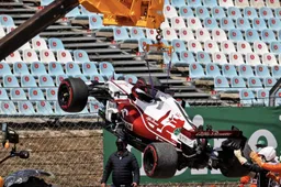 Crash Raikkonen caused by "urgent problem" on steering wheel