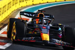 Max Verstappen lidera la FP2, mientras Leclerc choca de nuevo