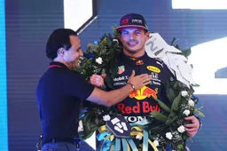 Stelling | Hamilton moet hoofd boven water houden door blunder Mercedes