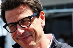 Dubbele pitstop, idee van Toto Wolff