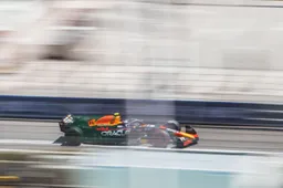 Verstappen aime voir les choses différemment : "La voiture est alors comme un bateau".
