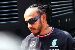 Hamilton slams Mercedes' performance: 'The car is on rails'
