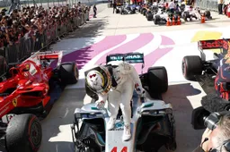 Hamilton vraagt zich af waarom Vettel de deur openliet